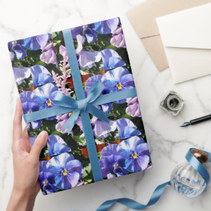 Lila Stiefmütterchen-Blumenhandwerk oder Geschenkpapier