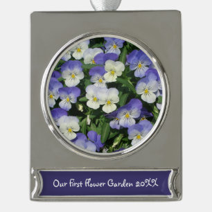 Lila Stiefmütterchen Garten Blumen Banner-Ornament Silber