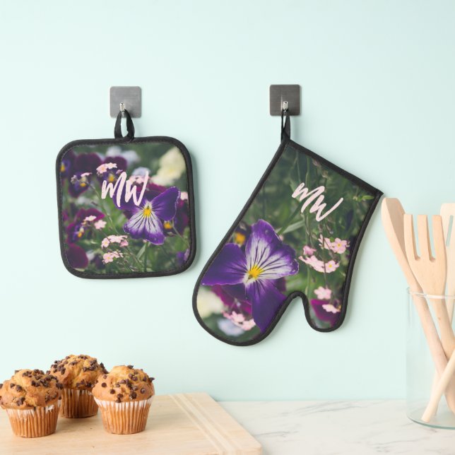Lila Stiefmütterchen und rosa Vergessenmernots Ofenhandschuh & Topflappen-Set (Insitu (Hängend))