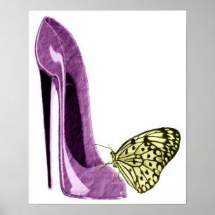 Lila Stilett-Schuh und gelbes Poster