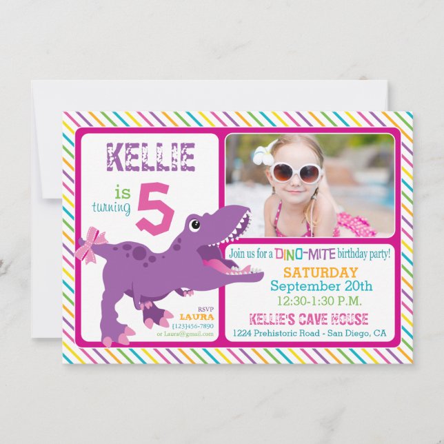 Lila T-Rex Dinosaurier Streifen Geburtstag Einladung (Vorderseite)