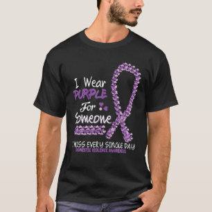 Lila T-Shirt zur Sensibilisierung für Gewalt im In