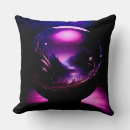 Lila, transparenter Globe mit Berglandschaft Kissen