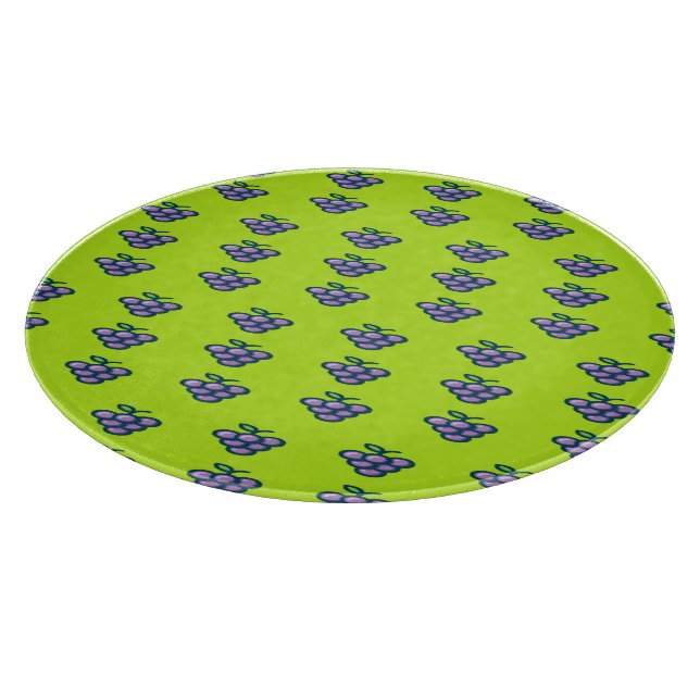 Lila Traubenmuster auf grün Schneidebrett (Ecke)