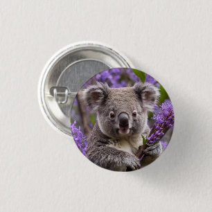 "Lila träumen: Ein Koala in einem Jacaranda-Baum Button