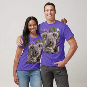 "Lila träumen: Ein Koala in einem Jacaranda-Baum T-Shirt