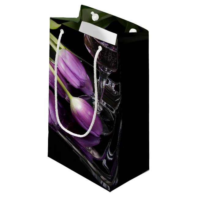 Lila Tulpen und Wein Kleine Geschenktüte (Vorderseite Schrägansicht)