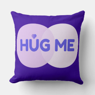 Lila Umarmen des Throw Pillow Kissen