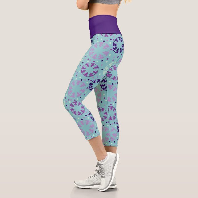 Lila und Aqua-Gemustertes Synchronschwimmen Capri Leggings (Links)