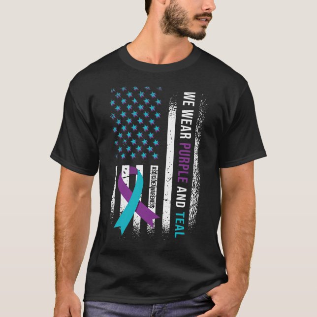 Lila und Aquamarin tragen T-Shirt (Vorderseite)