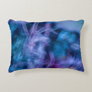 Lila und blaue Blume Dekokissen