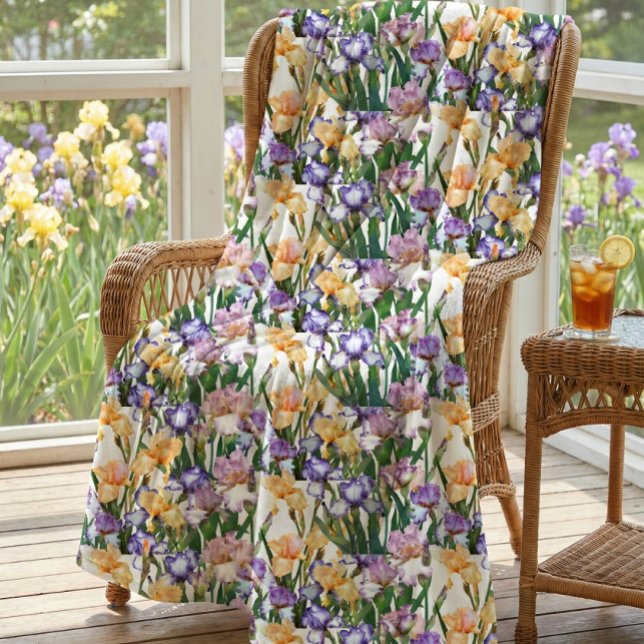 Lila und gelbe Ire / Blumenriesen Fleecedecke (lovely purple and yellow irises features on springtime fleece blanket mockup )