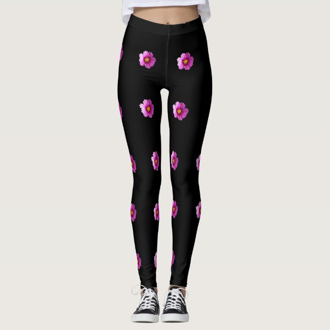 Lila und gelbe Kosmos-Blume auf schwarzen Leggings (Vorderseite)
