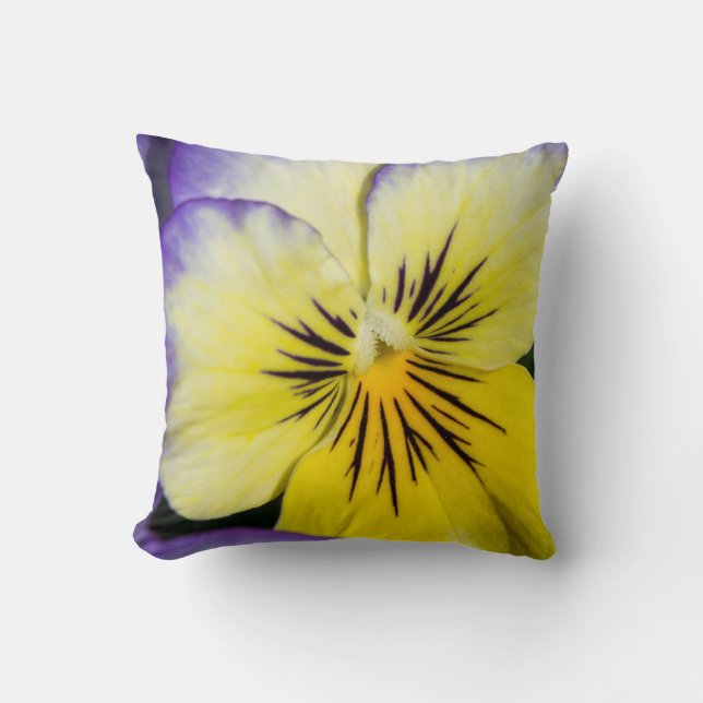 Lila und gelber Pansy Kissen (Vorderseite)