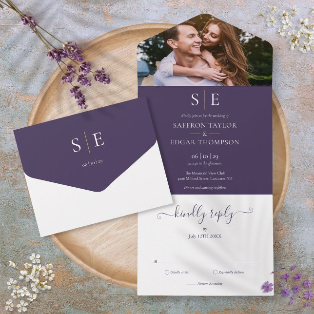 Lila und Gold Monogram Foto Hochzeit All In One Einladung (Purple And Gold Monogram Photo Wedding All In One Invitation)