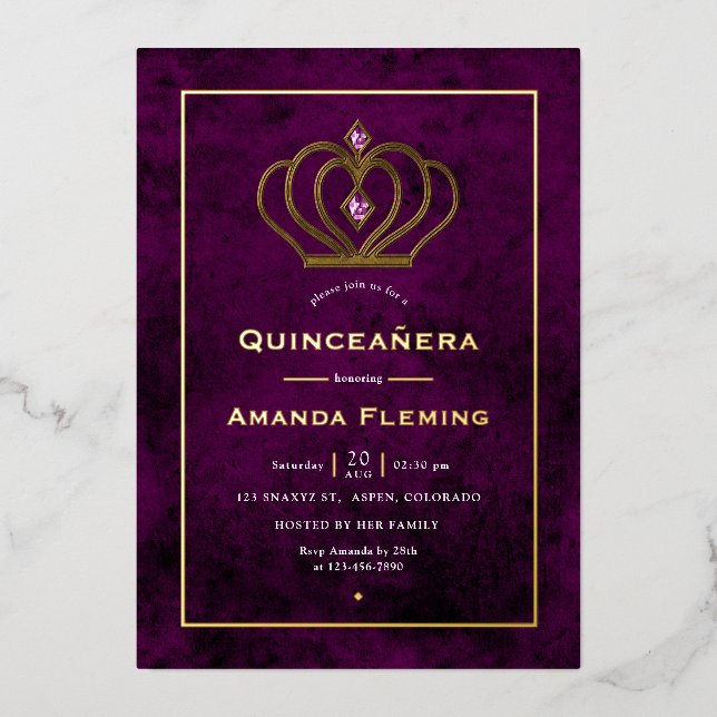 Lila und goldene Edelsteinkrone Quinceañera Folieneinladung (Vorderseite)