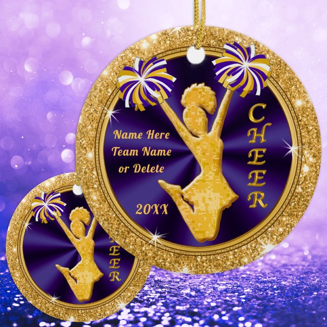 Lila und goldene Weihnachtsgeschenke im Team Keramik Ornament (Personalized Cheer Ornaments. Nice, Cheerleading Christmas Gifts, for Girls. Cheer Squad Gifts.)