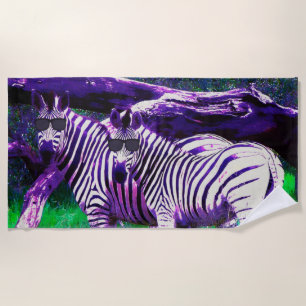 Lila und grüne Zebras mit Sonnenbrille Strandtuch