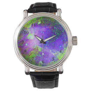 lila und grünes Galaxy Nebula Weltraumbild. Armbanduhr