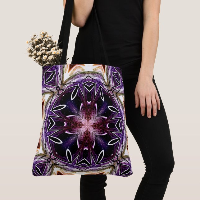 Lila und Magenta-Kosmic-Kaleidoskopmuster Tasche (Von Nahem)