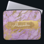 Lila und Marmor mit Goldfolie und Glitzer Laptopschutzhülle<br><div class="desc">Lila Lavendel und Marmor mit Gold Foil und Glitzer Elegant Monogram Name Case. Dieser Fall kann auf Ihren Vornamen angepasst werden.</div>