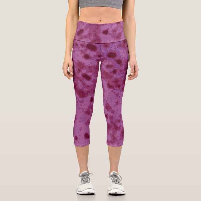 Lila und rosa abstraktes Notmuster Capri Leggings (Vorderseite)