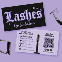 Lila und schwarze gotische Wimpernstylistin