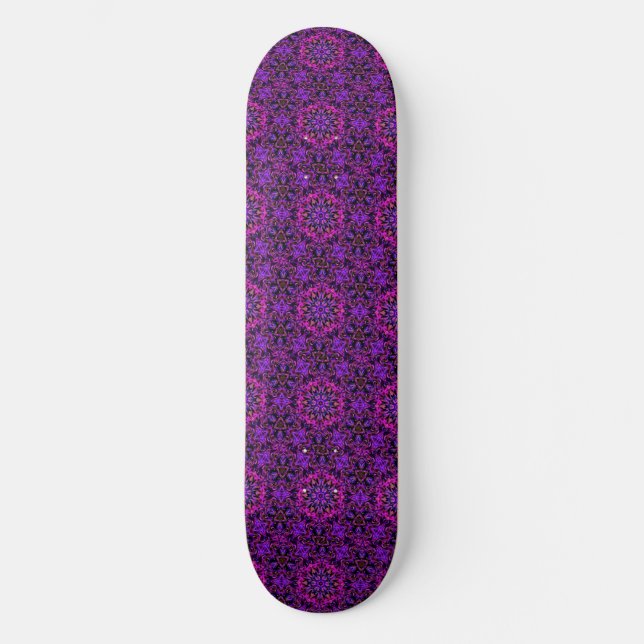 Lila und schwarze Kaleidoskopträume Skateboard (Vorderseite)
