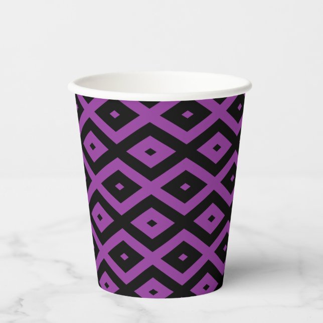 Lila und schwarzes Diamantmuster Pappbecher (Vorderseite)