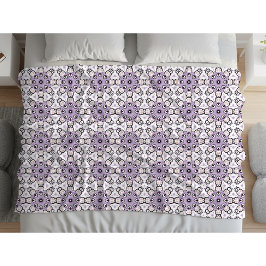 Lila und schwarzes geometrisches Muster Fleecedecke