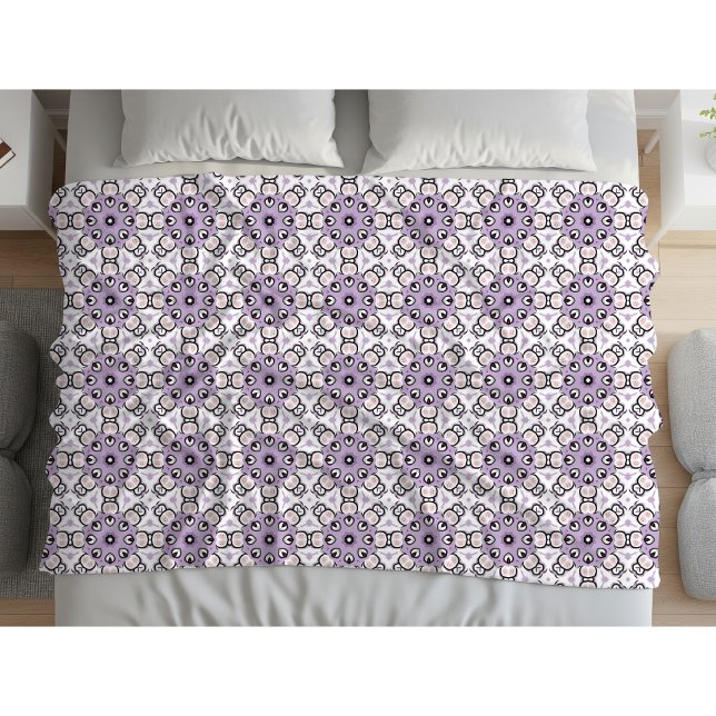 Lila und schwarzes geometrisches Muster  Fleecedecke (Von Creator hochgeladen)
