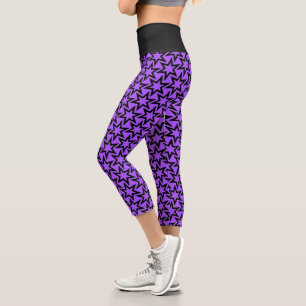 Lila und schwarzes geometrisches Sternmuster Capri Leggings