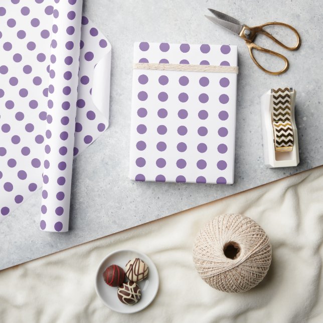 Lila und weiße Polka-Punkte gepunktetes Muster Geschenkpapier (Kunsthandwerk)
