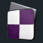 Lila und weiße Rechtecke Laptopschutzhülle<br><div class="desc">Zwei königliche lila Rechtecke und zwei weiße Rechtecke bilden ein kariertes Muster in diesem fett geometrischen Design. Der weiße Hintergrund ist transparent, sodass Sie ihn nach Belieben ändern können. Klicken Sie einfach auf den Knopf "Anpassen!" und wählen Sie dann in der Sidebar die Option "Printed Background Color" aus. Wenn Sie...</div>