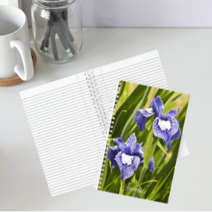 Lila und weiße sibirische Schwertlilien Notizbuch