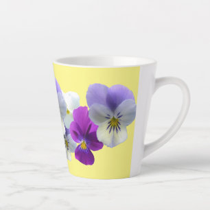 Lila und weiße Stiefmütterchen Gelbe Latte-Tasse Milchtasse