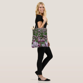 Lila und weiße Tulips Tasche