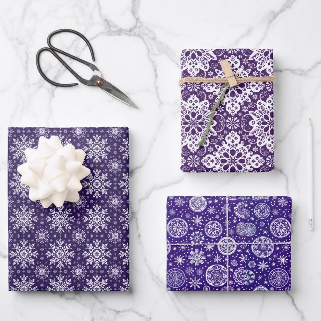 Lila und weiße Weihnachtsmotive Geschenkpapier Set (Vorderseite)