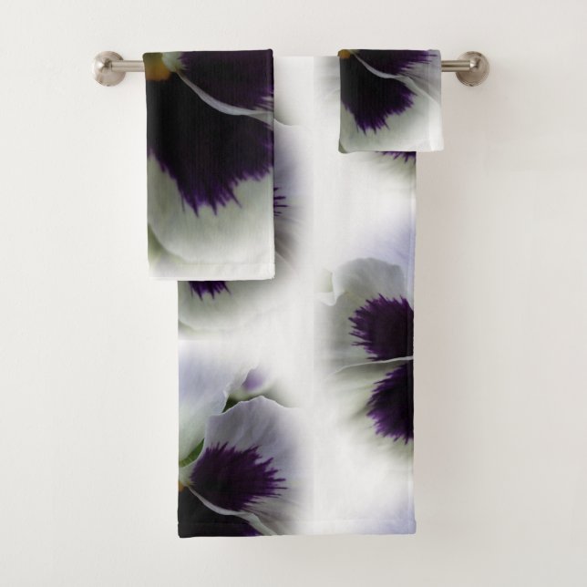 Lila und weißer Pansy Badhandtuch Set (Insitu)