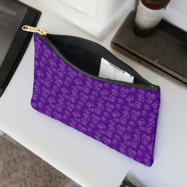 Lila verknüpftes Herzmuster auf dunklem Lila Zubehörtasche (Single side of accessory pouch which has the same design on the back. )