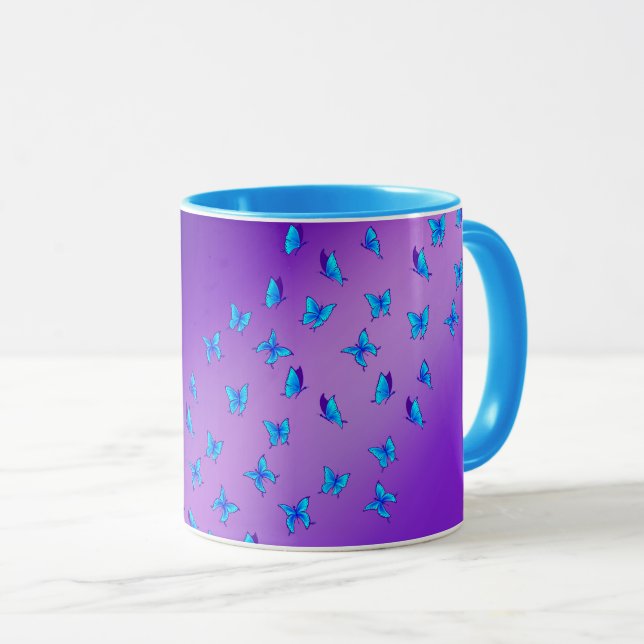 Lila verzauberte Schmetterlinge Tasse (VorderseiteRechts)