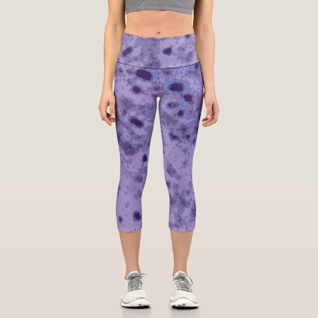 Lila violett-blaues, abstrakt verzweigtes Muster Capri Leggings (Vorderseite)