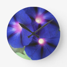 Lila Wand-Uhr