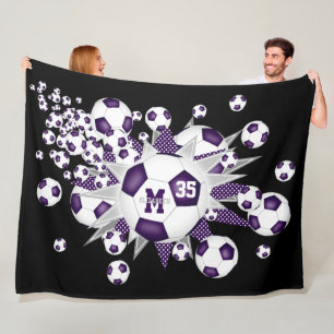 lila weiße Fußballbällchen spielen Mädchensportrau Fleecedecke