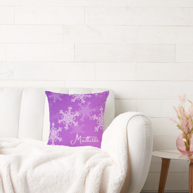 Lila weiße Schneeflocken Minimalistischer Weihnach Kissen (Liege)