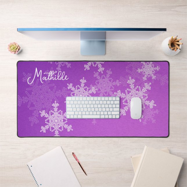 Lila weiße Schneeflocken Minimalistischer Weihnach Schreibtischunterlage (Büro 1)