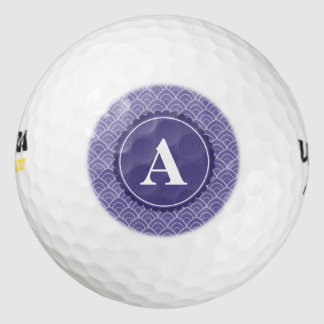 Lila weißes Monogramm Muster Golfball