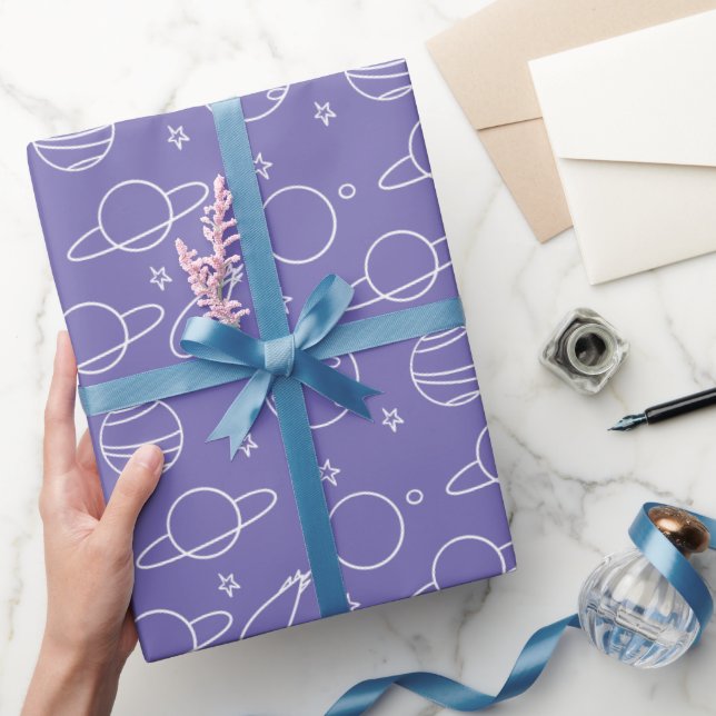 Lila weißes Planetenmuster Geschenkpapier (Schenken)