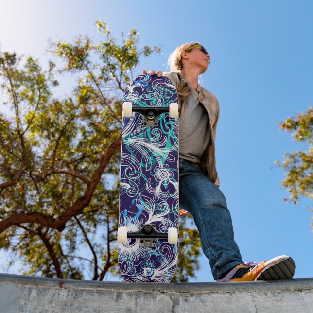 Lila, weißes und blühendes DD-Markenskateboard Skateboard (Außenbereich 1)