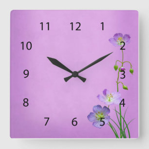 Lila Wildblume auf Lila Quadratische Wanduhr